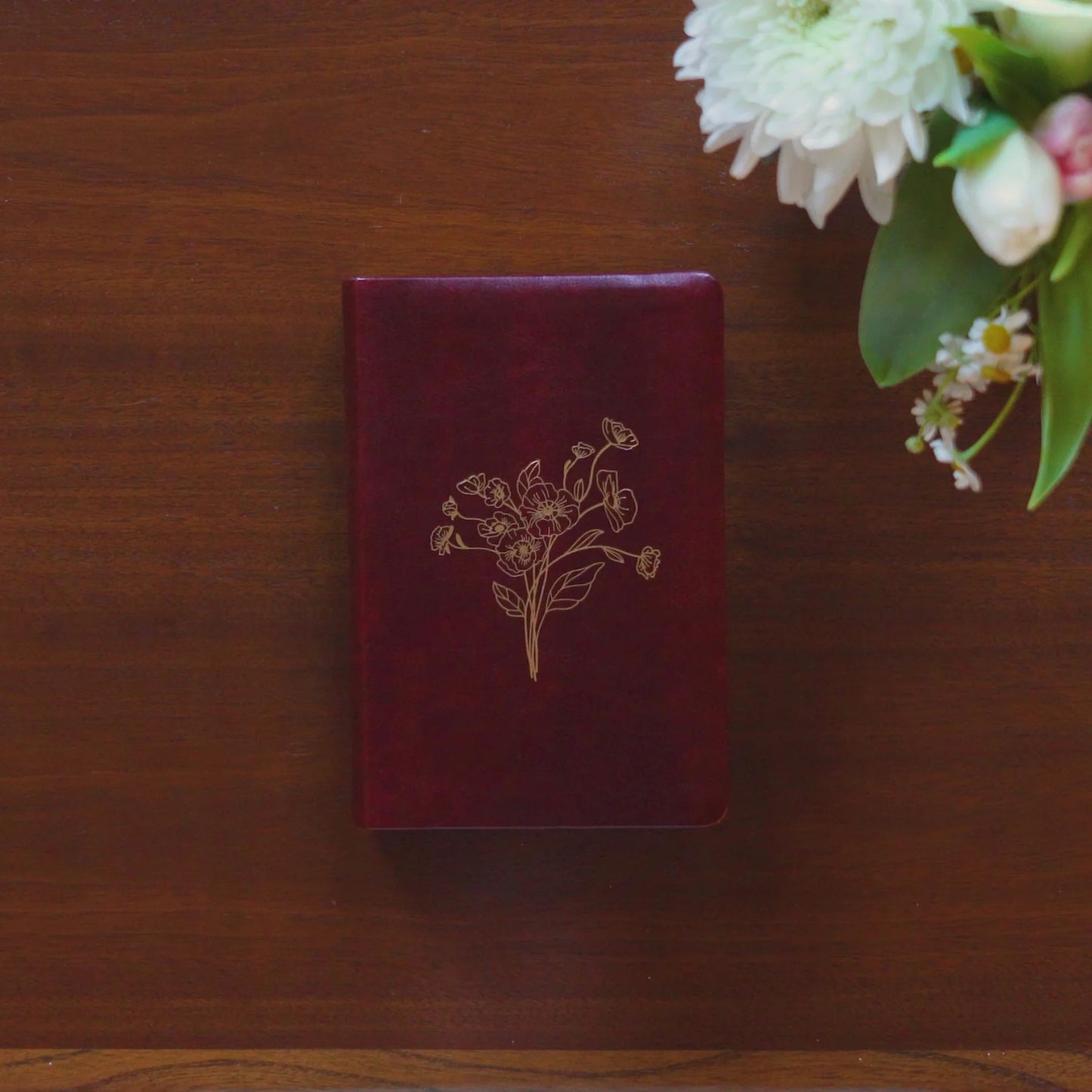 Hosanna Revival NLT Compact Bible: Yorkshire Theme